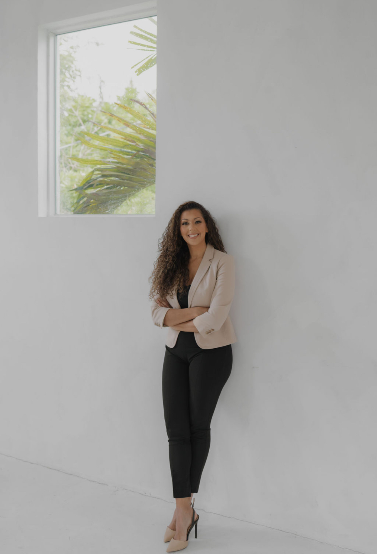 Jessica Pertuz - professional portrait standing with arms crossed